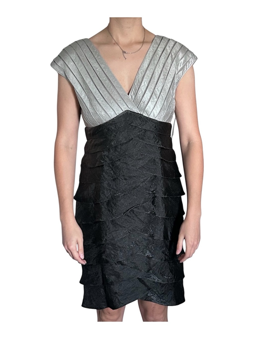 Evening Dress NWT Adrianna Papell Gray and Black V-Neck Tiered Midi Dress